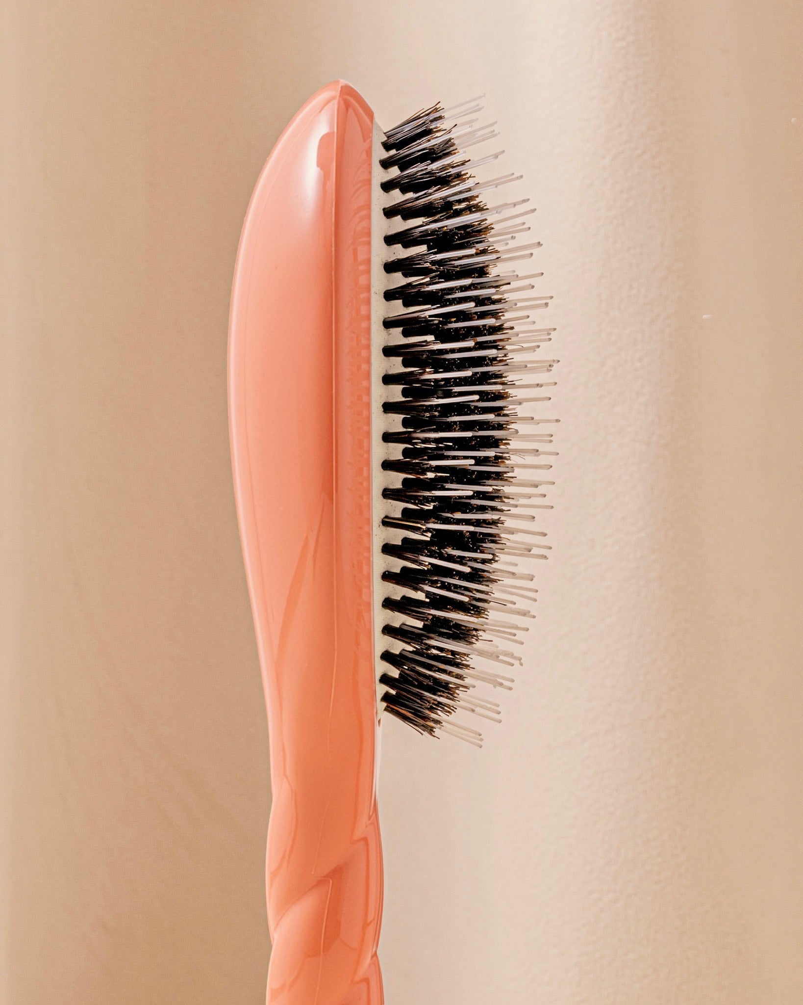 N.02 La Brosse Démêlante & Soin l'Indispensable Corail