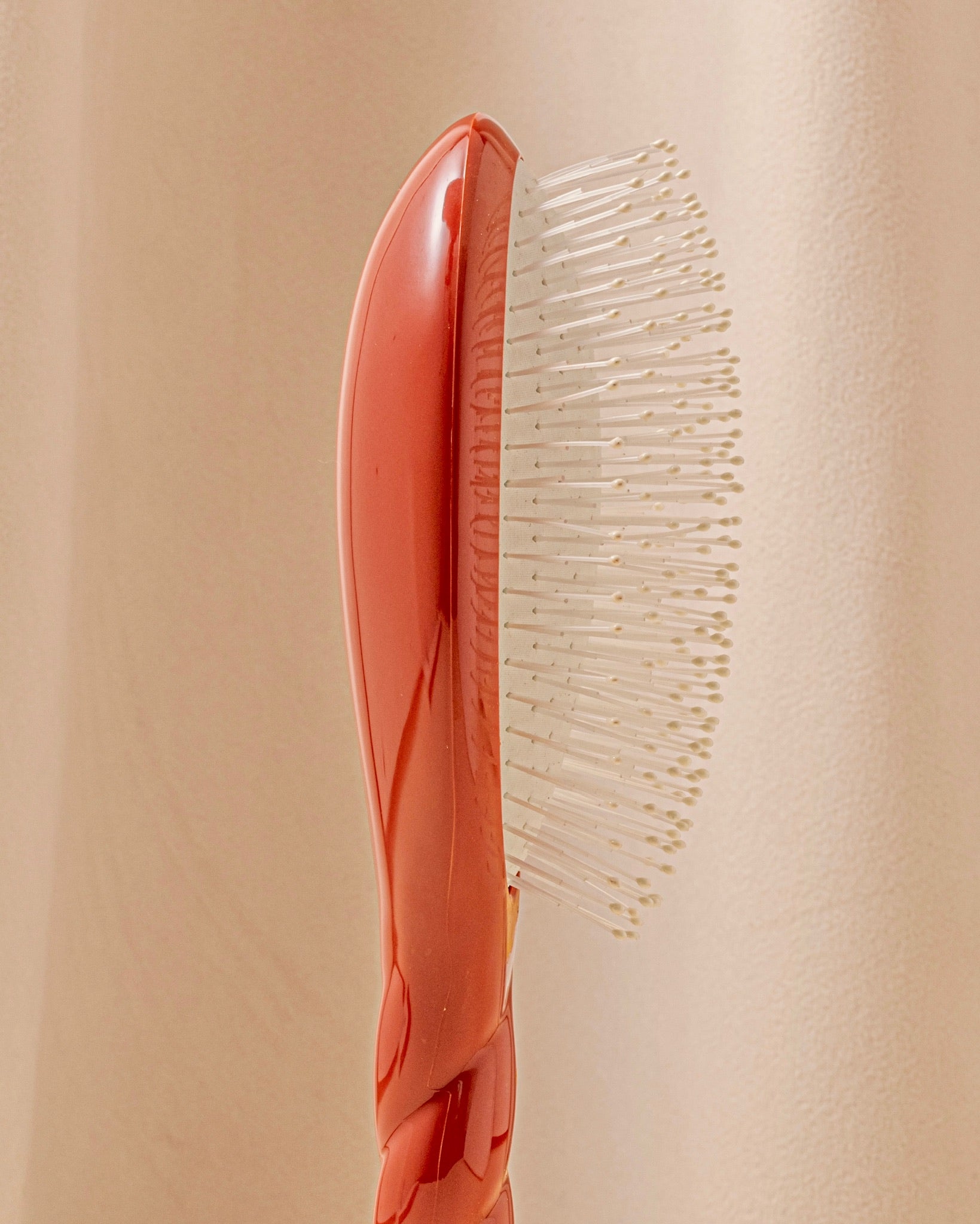 N.04 La Brosse Démêlante & Massante La Miracle Terre Battue