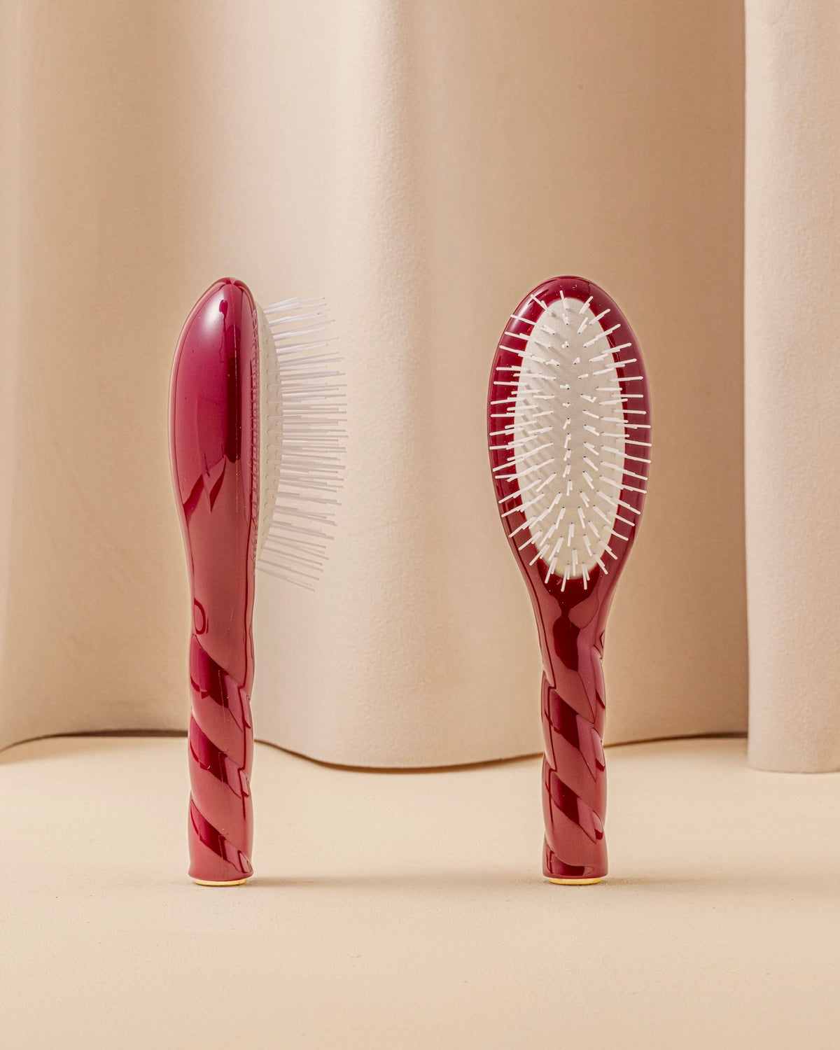 N.07 La Petite Brosse Démêlante & Stimulante l'Intense Rouge Cerise