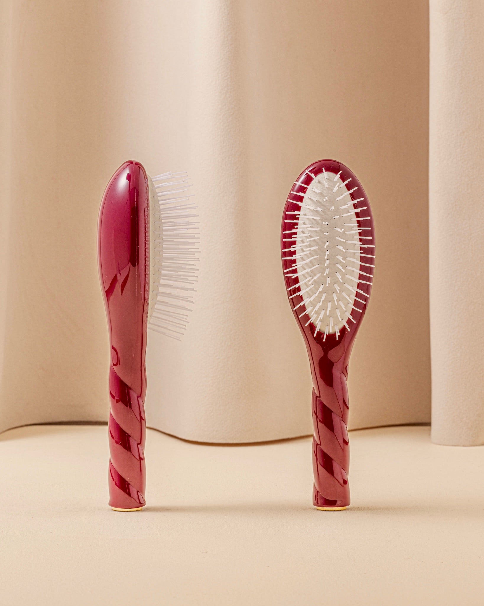 N.07 La Petite Brosse Démêlante & Stimulante l'Intense Rouge Cerise