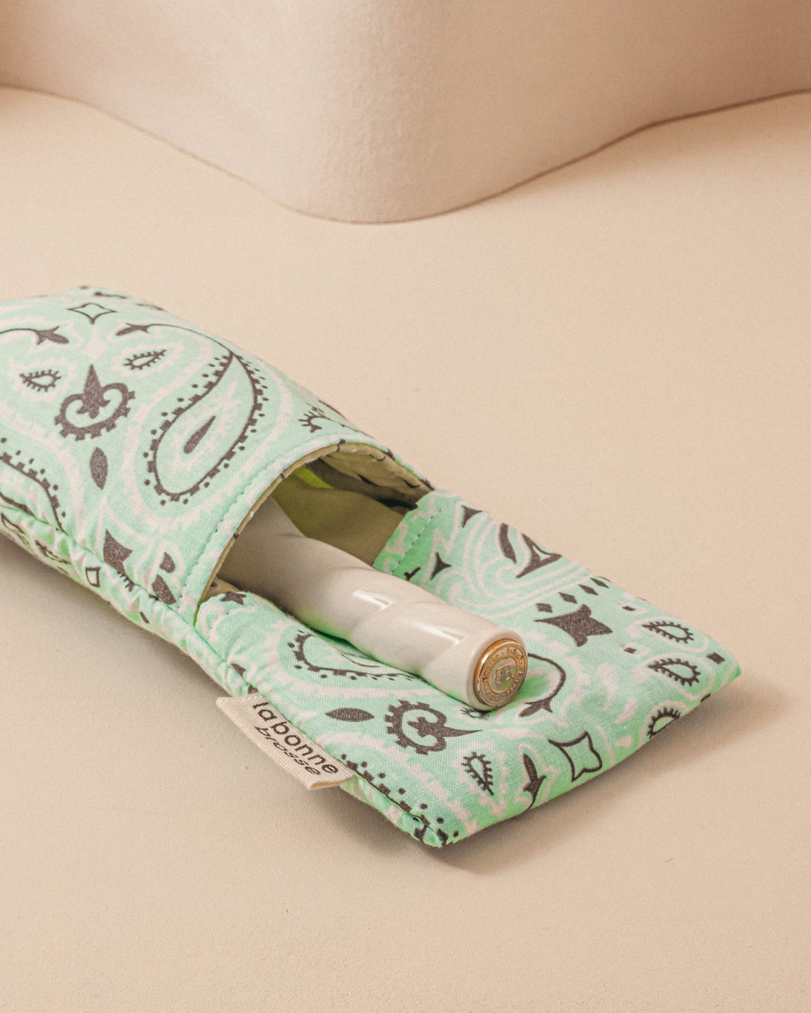 Call It By YourName x La Bonne Brosse Pochette Grande Brosse Bleu Lagon