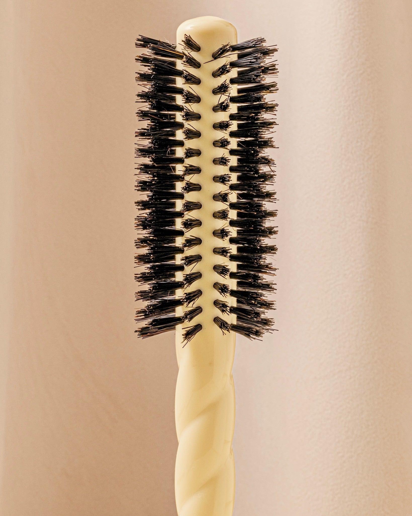 N.05 La Brosse Ronde Brushing Volume & Style Ivoire Cair