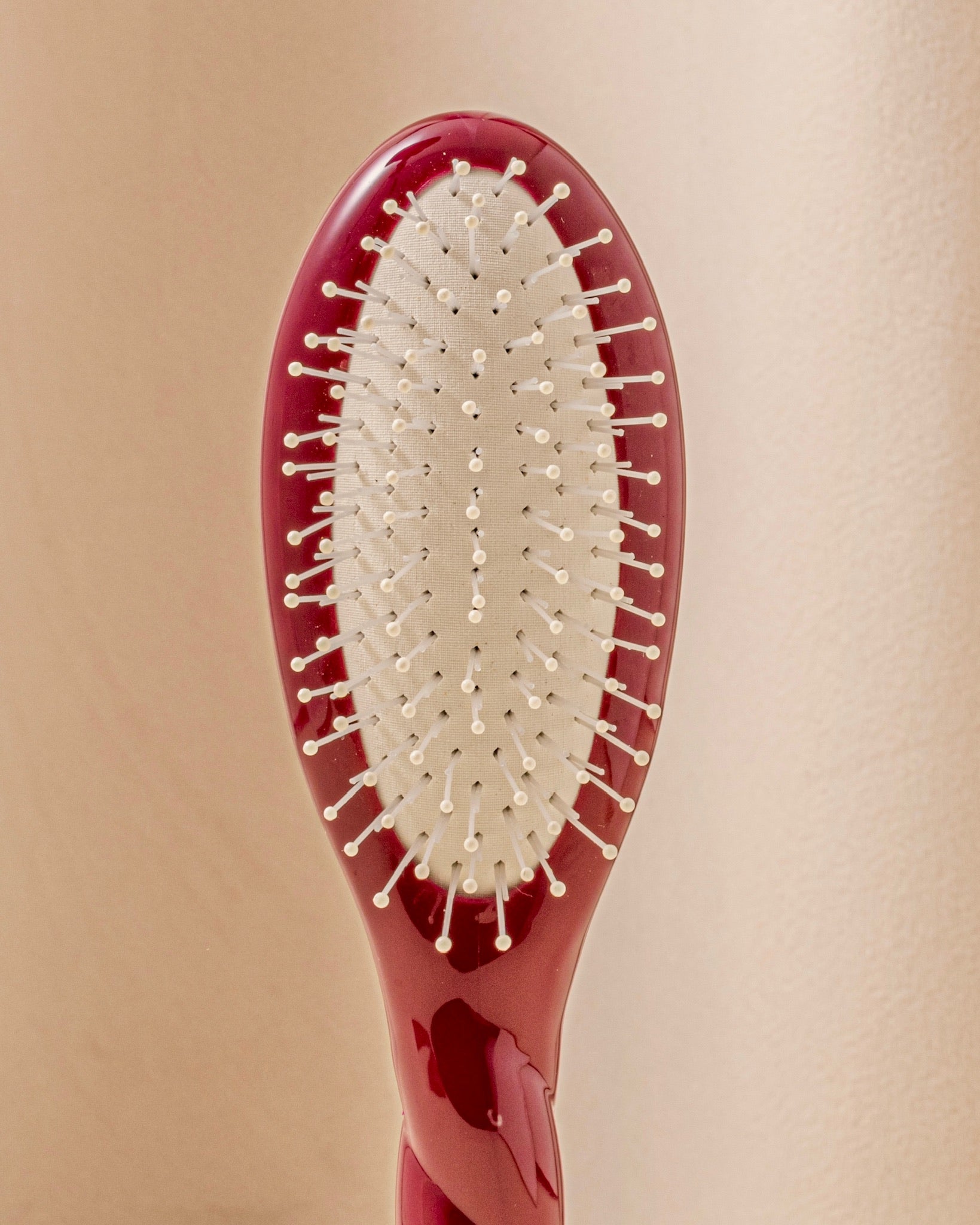 N.04 La Petite Brosse Démêlante & Massante La Miracle Rouge Cerise