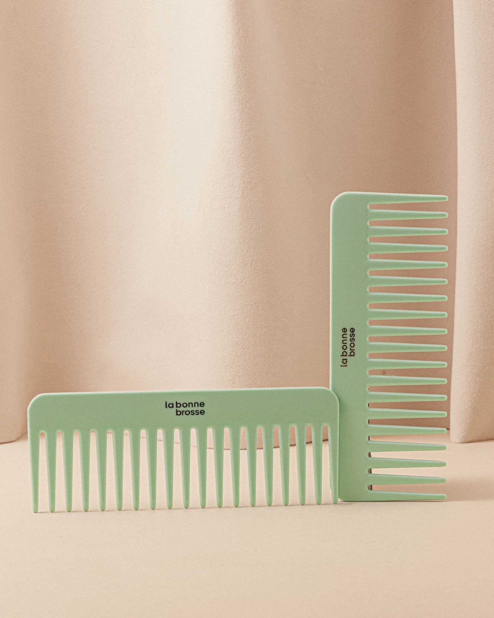 Le Peigne Large Démêlant en Acétate Bleu Lagon