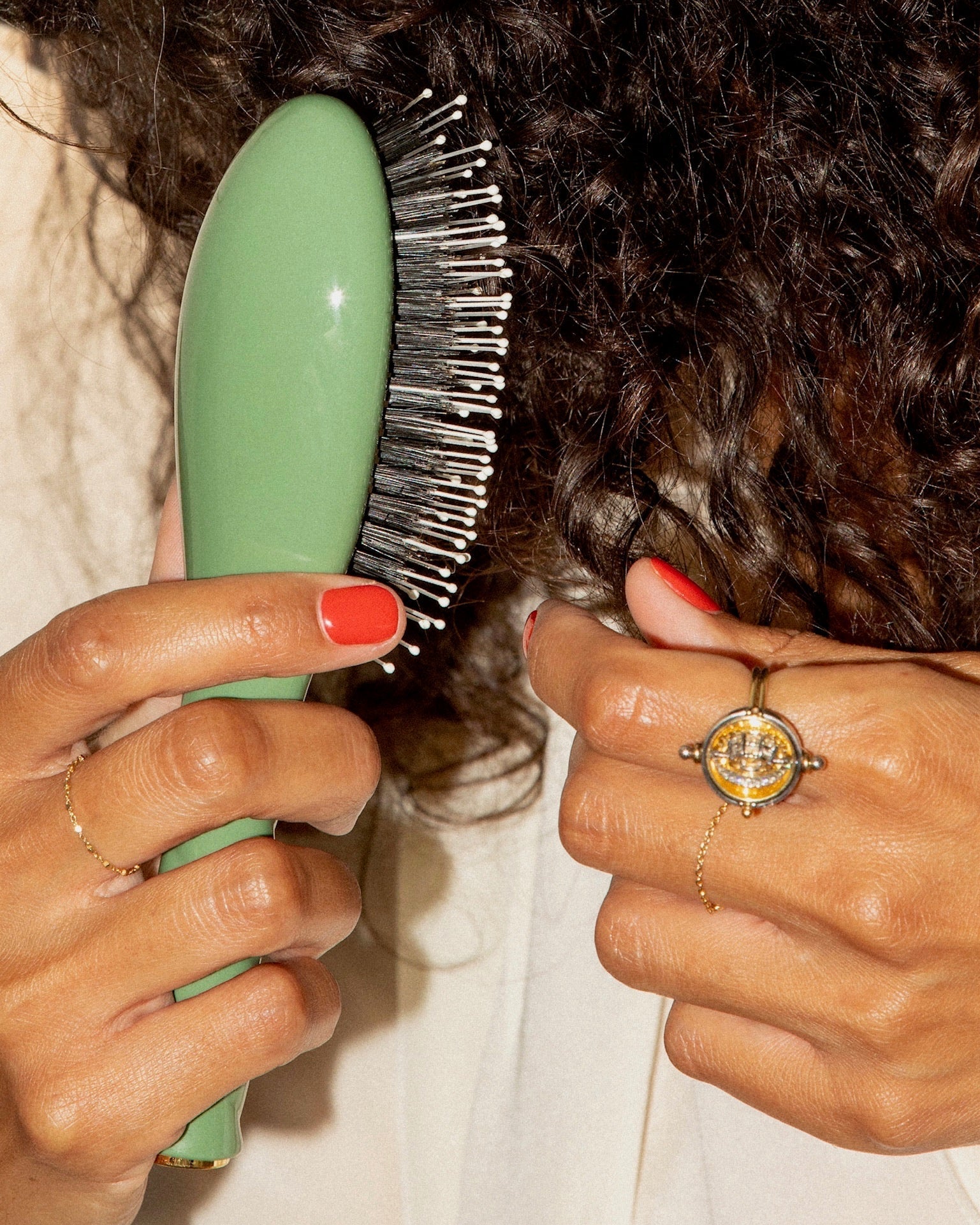 N.03 La Petite Brosse Cuir Chevelu Sensible l'Indispensable Douceur Vert Amande