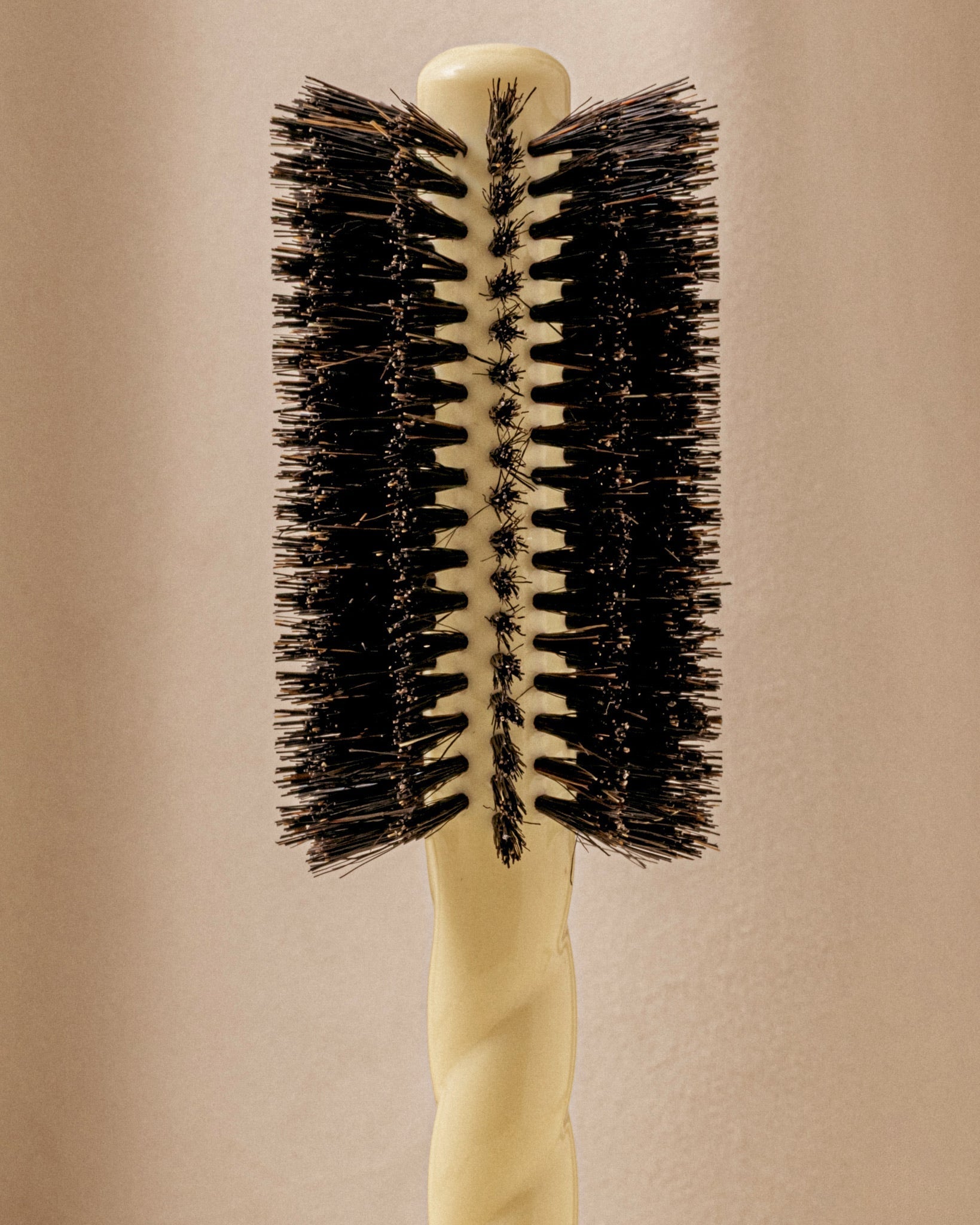 N.08 La Brosse Ronde Brushing Longueur & Mouvement Ivoire Cair
