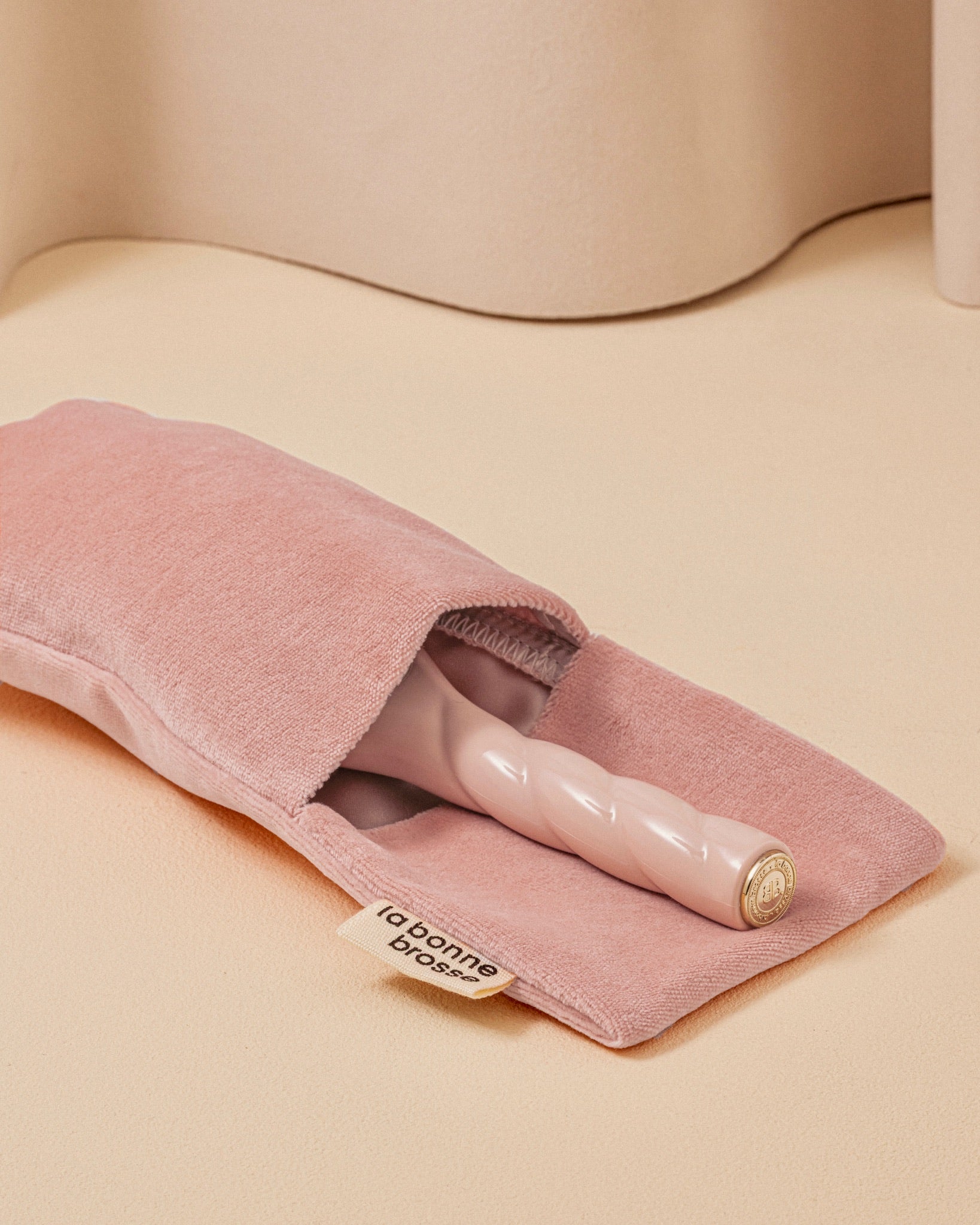 N.03 La Brosse Cuir Chevelu Sensible l'Indispensable Douceur Rose Poudré