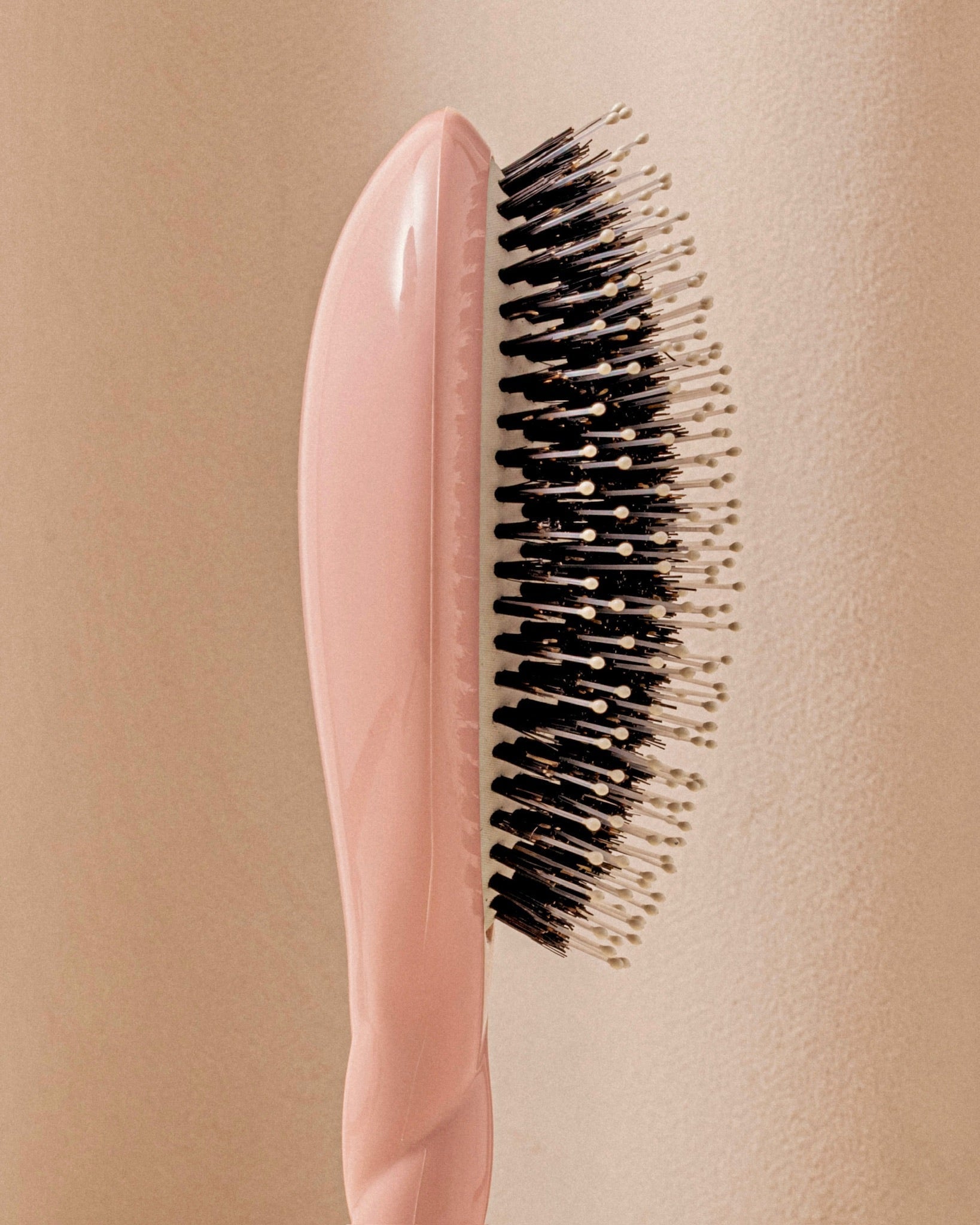 N.03 La Brosse Cuir Chevelu Sensible l'Indispensable Douceur Rose Poudré