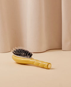 N.02 La Petite Brosse Démêlante & Soin l'Indispensable Jaune Safran