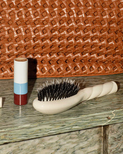 N.02 La Petite Brosse Démêlante & Soin l'Indispensable Blanc Crème