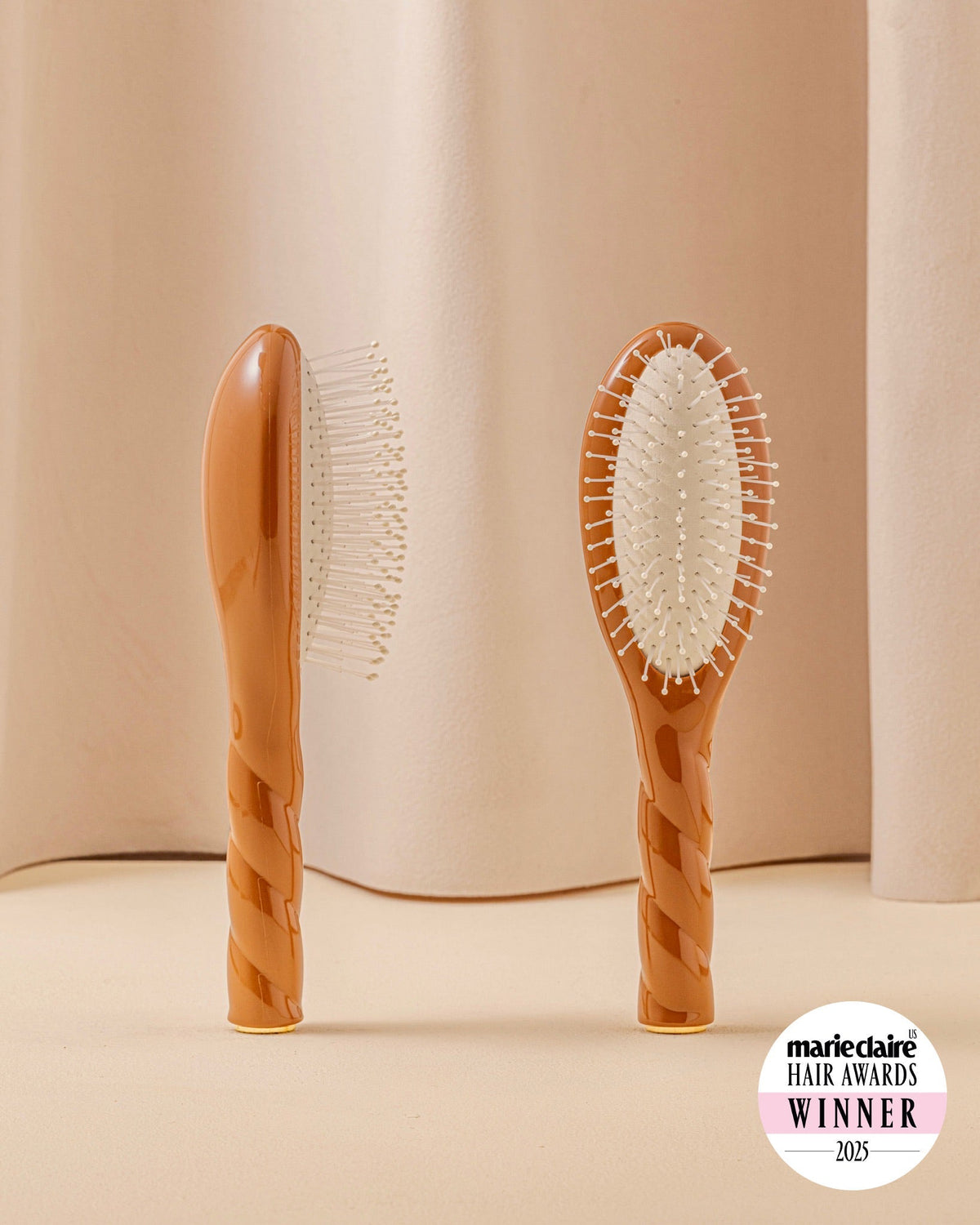 N.04 La Petite Brosse Démêlante & Massante La Miracle Terracotta