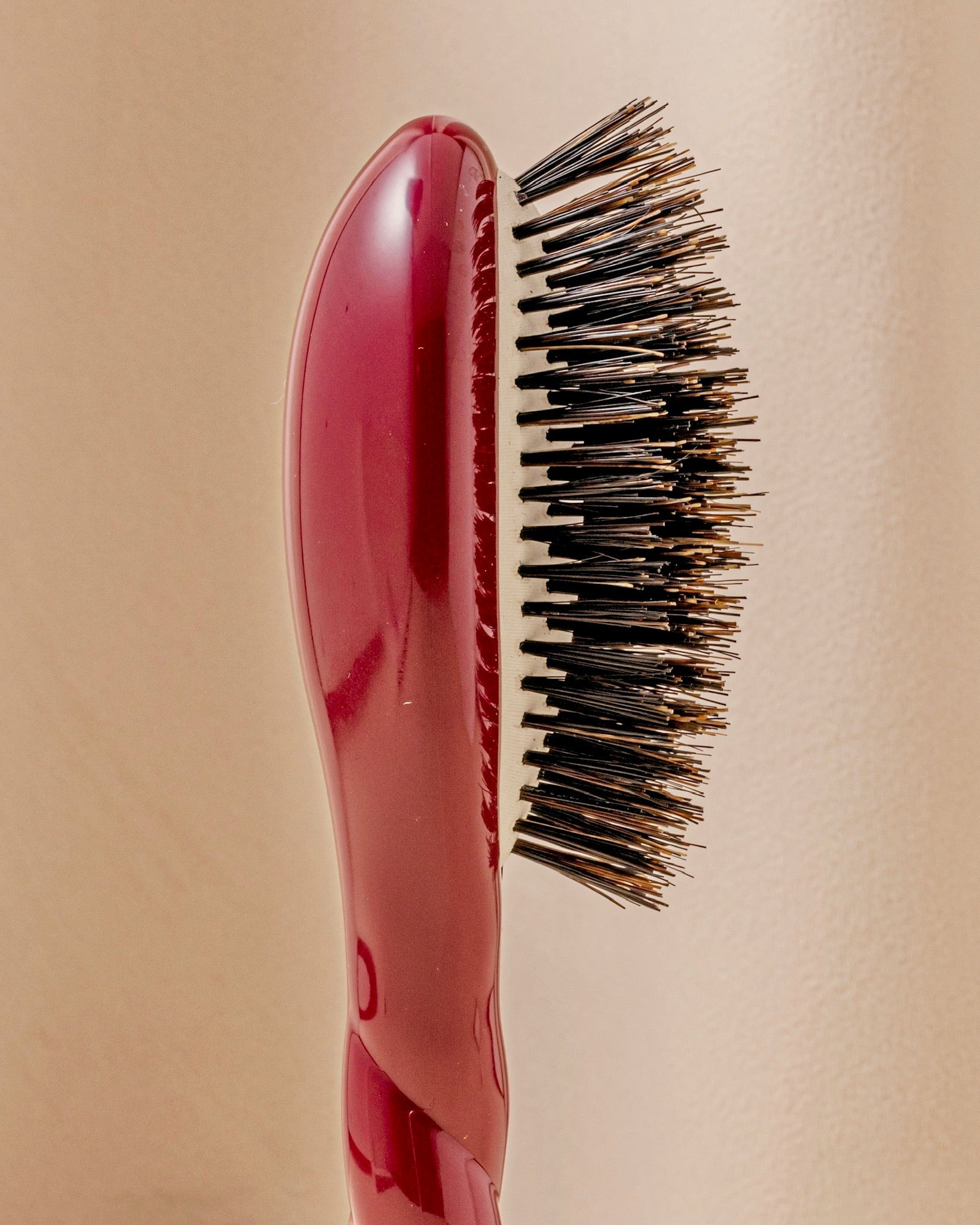 N.01 La Petite Brosse Brillance & Soin l’Universelle Rouge Cerise