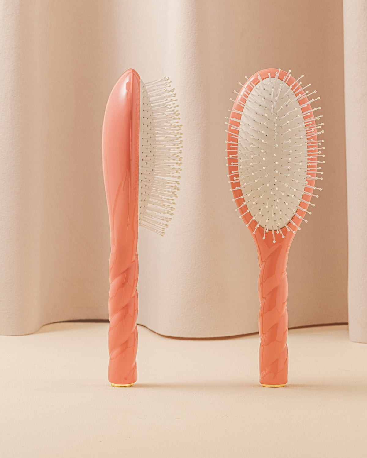 N.04 La Brosse Démêlante & Massante La Miracle Corail
