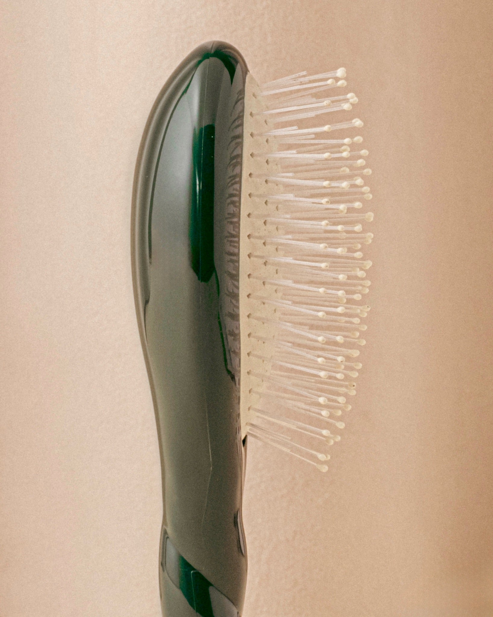 N.04 La Petite Brosse Démêlante & Massante La Miracle Vert Emeraude
