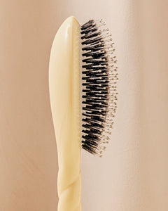 N.03 La Brosse Cuir Chevelu Sensible l'Indispensable Douceur Ivoire Cair