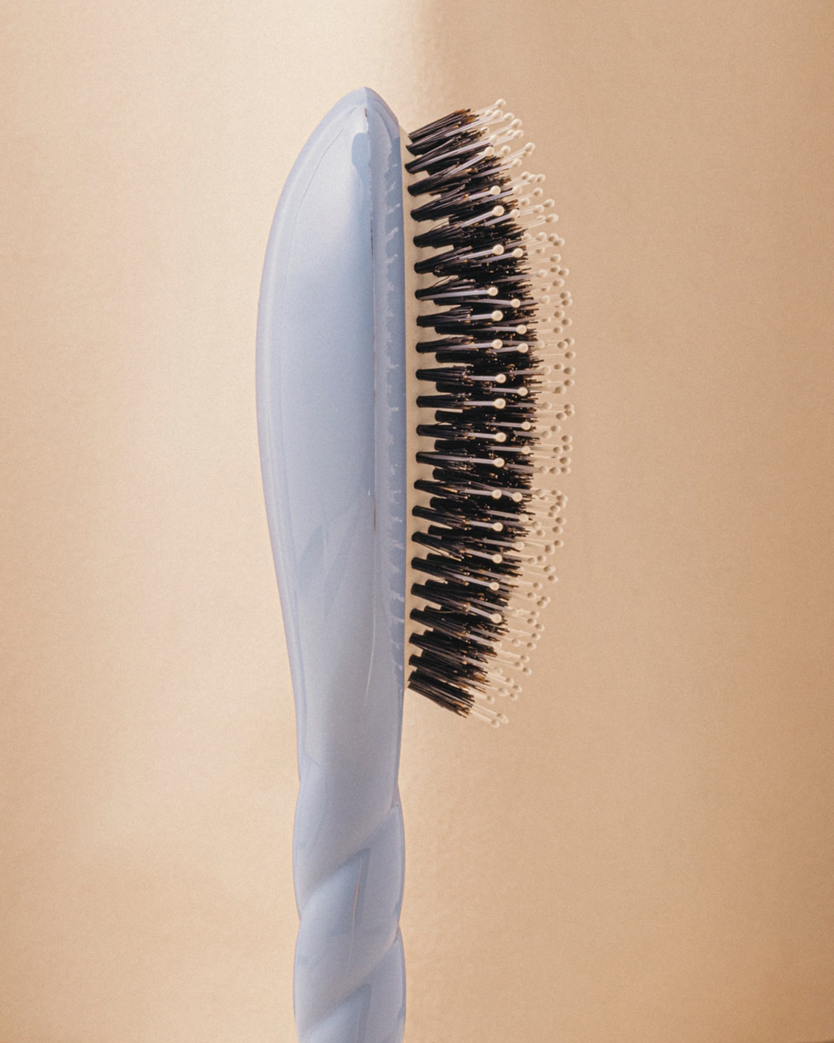 N.03 La Brosse Cuir Chevelu Sensible l'Indispensable Douceur Bleu Ciel