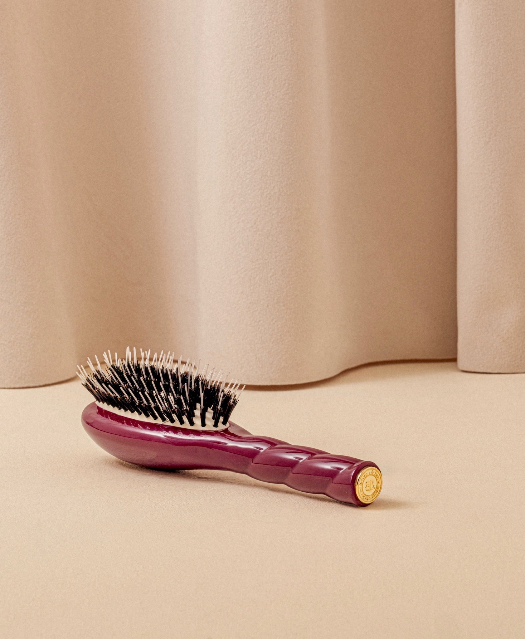 N.02 La Petite Brosse Démêlante & Soin l'Indispensable Rouge Cerise