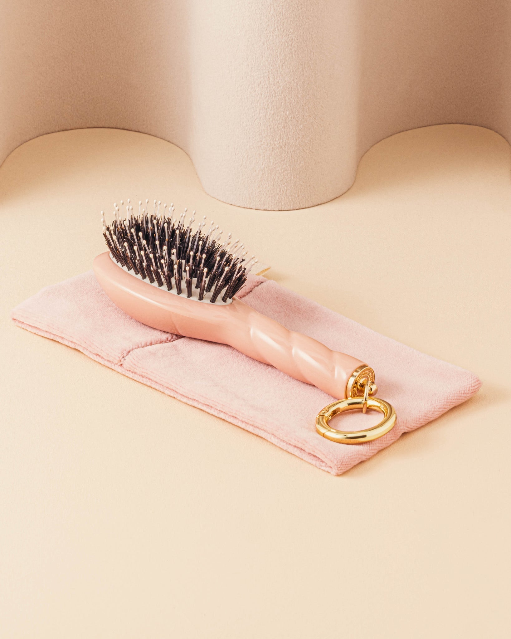 N.03 La Micro Brosse Cuir Chevelu Sensible l'Indispensable Douceur Rose Poudré