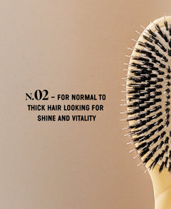 N.02 La Brosse Démêlante & Soin l'Indispensable Ivoire Cair