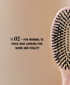 N.02 La Brosse Démêlante & Soin l'Indispensable Rose Lilas