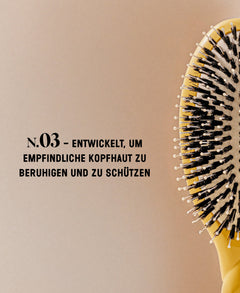 N.03 La Brosse Cuir Chevelu Sensible l'Indispensable Douceur Jaune Safran
