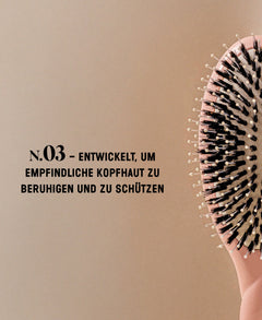 N.03 La Brosse Cuir Chevelu Sensible l'Indispensable Douceur Rose Poudré
