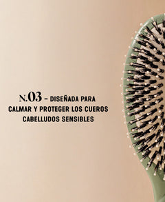 N.03 La Brosse Cuir Chevelu Sensible l'Indispensable Douceur Vert Amande