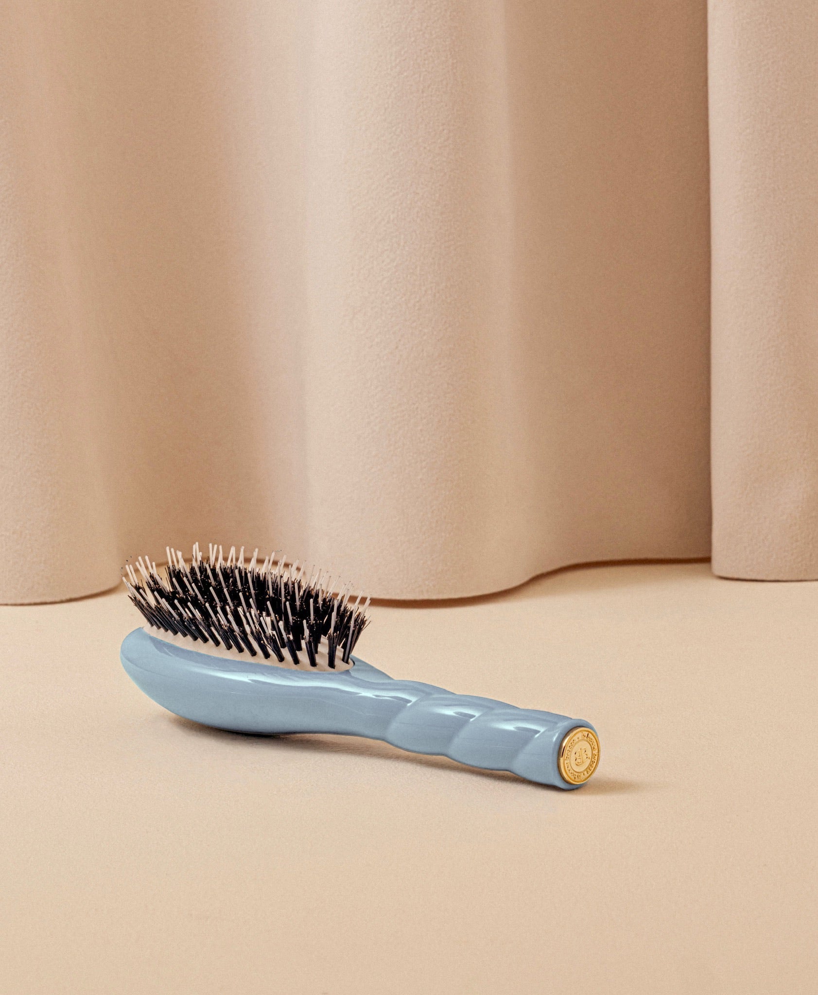 N.02 La Petite Brosse Démêlante & Soin l'Indispensable Bleu Ciel