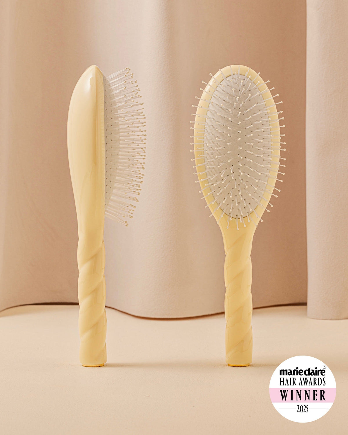 N.04 La Brosse Démêlante & Massante La Miracle Ivoire Cair
