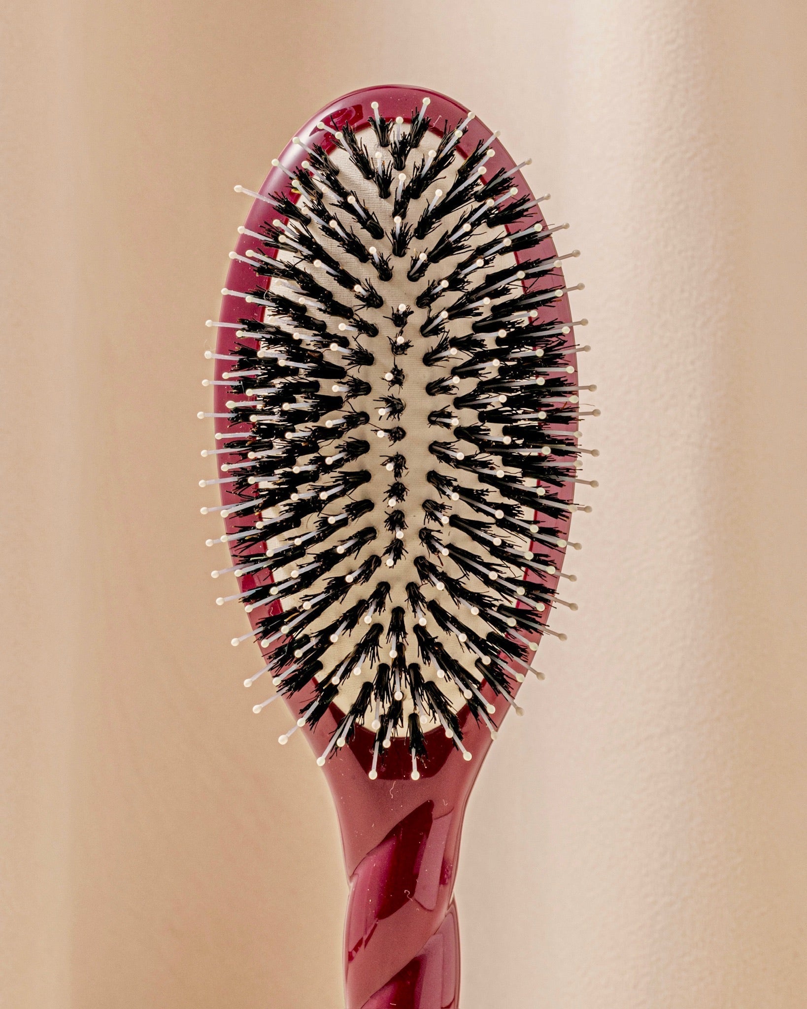 N.03 La Brosse Cuir Chevelu Sensible l'Indispensable Douceur Rouge Cerise