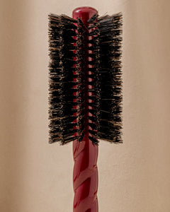 N.08 La Brosse Ronde Brushing Longueur & Mouvement Rouge Cerise