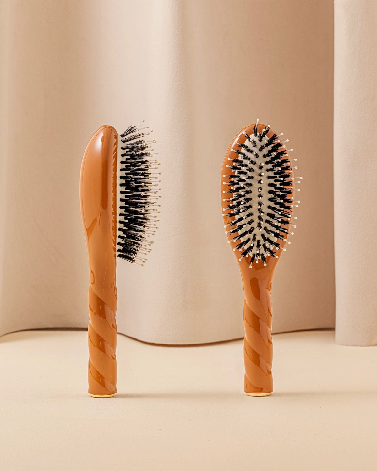 N.03 La Petite Brosse Cuir Chevelu Sensible l'Indispensable Douceur Terracotta