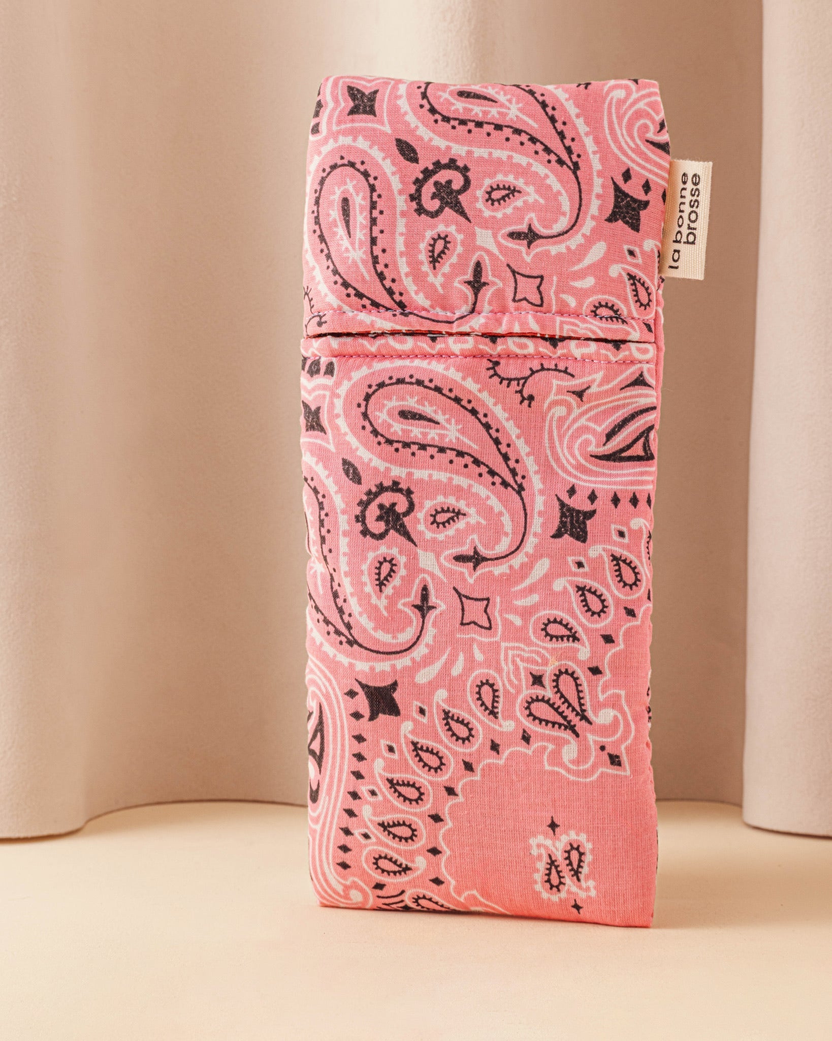 Call It By Your Name x La Bonne Brosse Pochette Grande Brosse Rose Poudrée