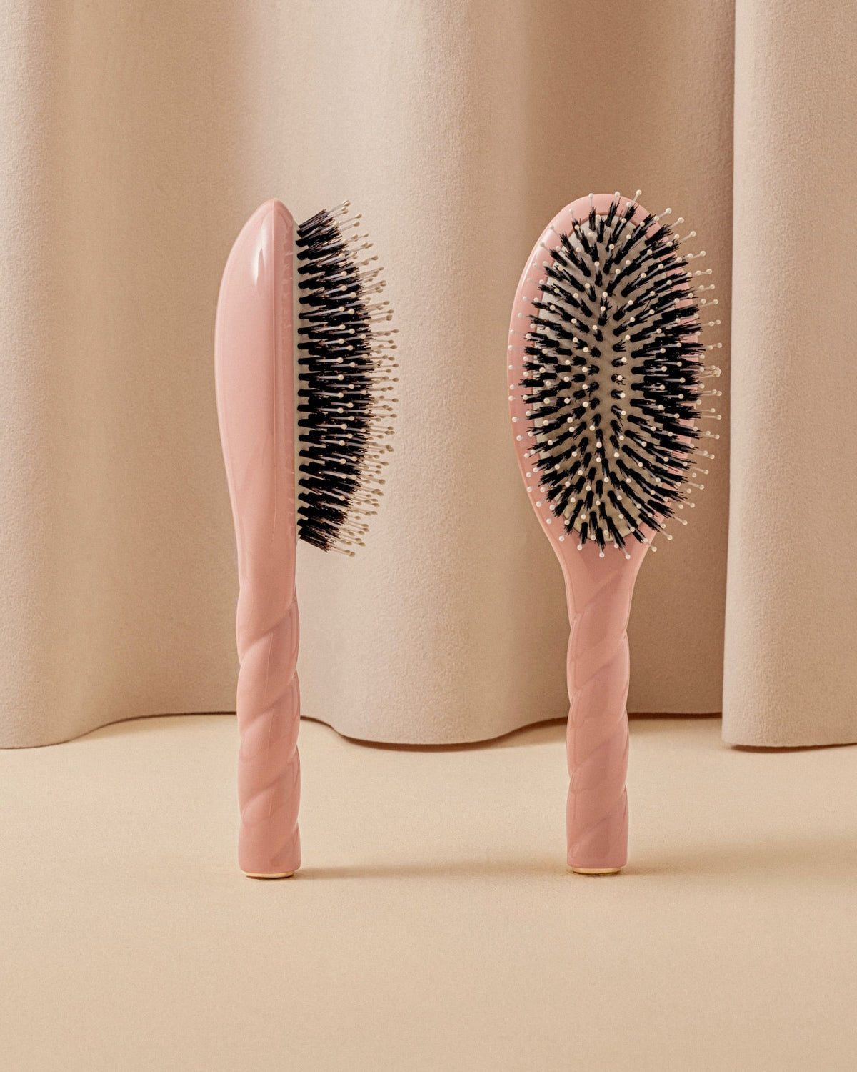 N.03 La Brosse Cuir Chevelu Sensible l'Indispensable Douceur Rose Poudré