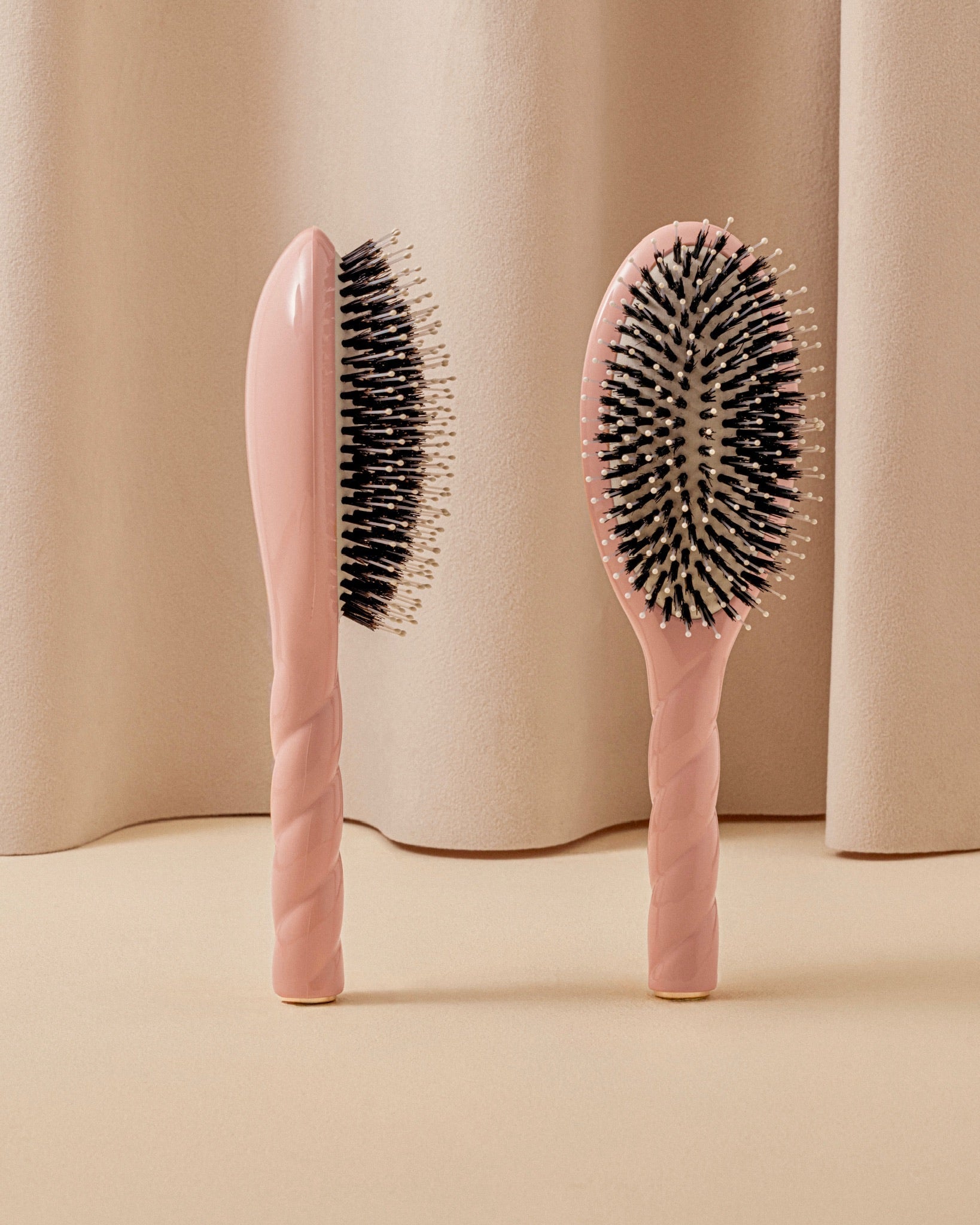 N.03 La Brosse Cuir Chevelu Sensible l'Indispensable Douceur Rose Poudré