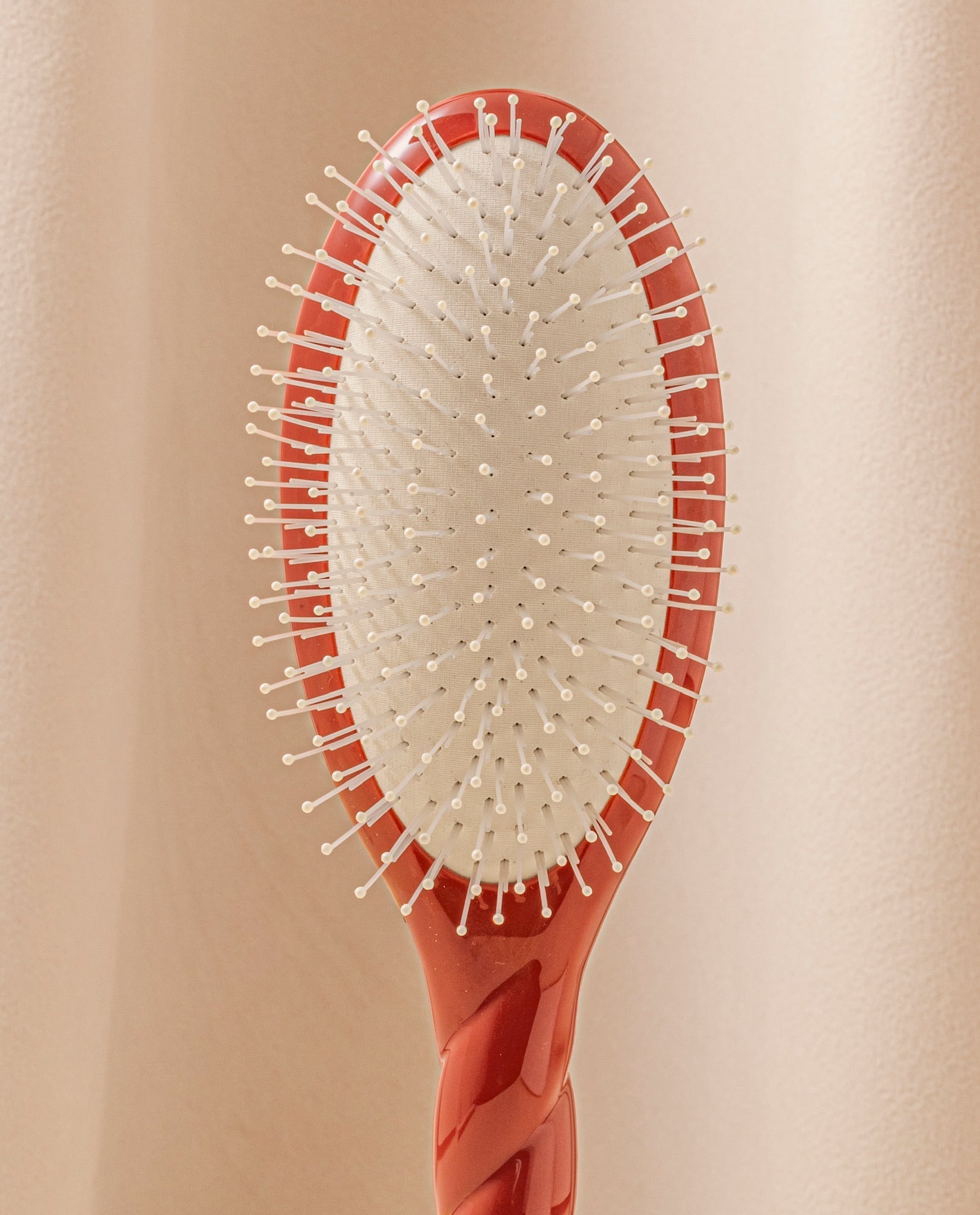 N.04 La Brosse Démêlante & Massante La Miracle Terre Battue
