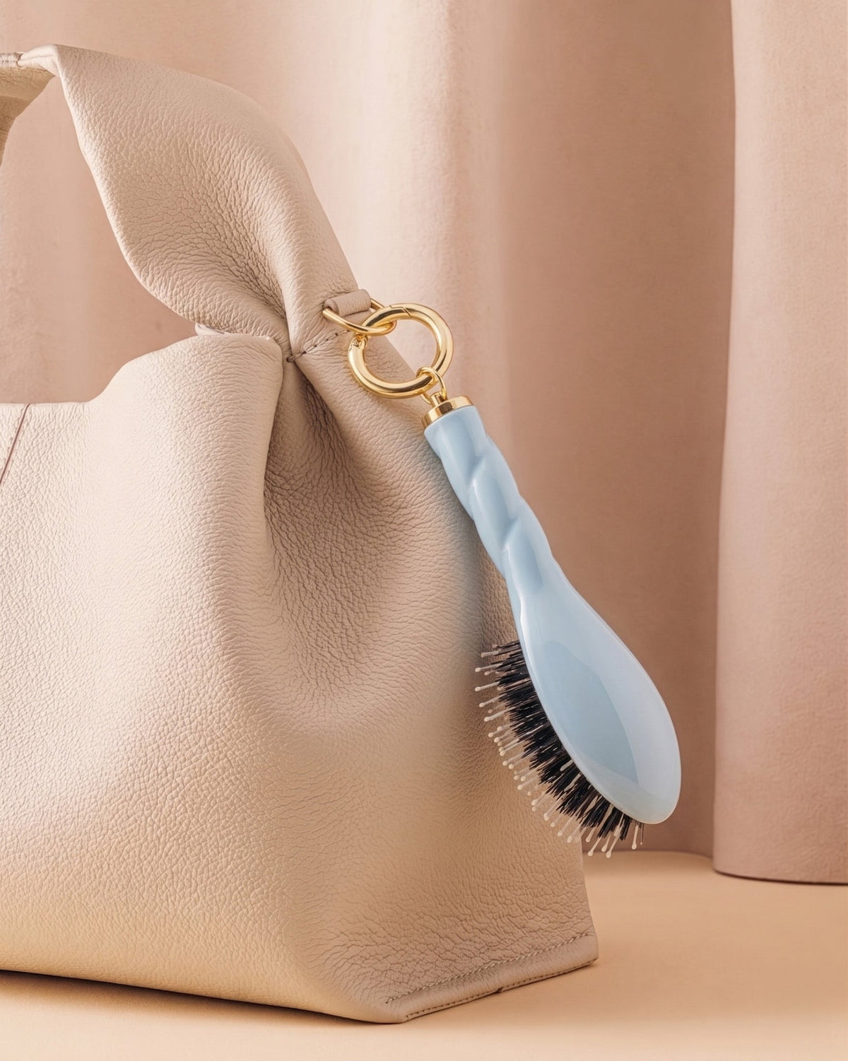 N.03 La Micro Brosse Cuir Chevelu Sensible l'Indispensable Douceur Bleu Ciel