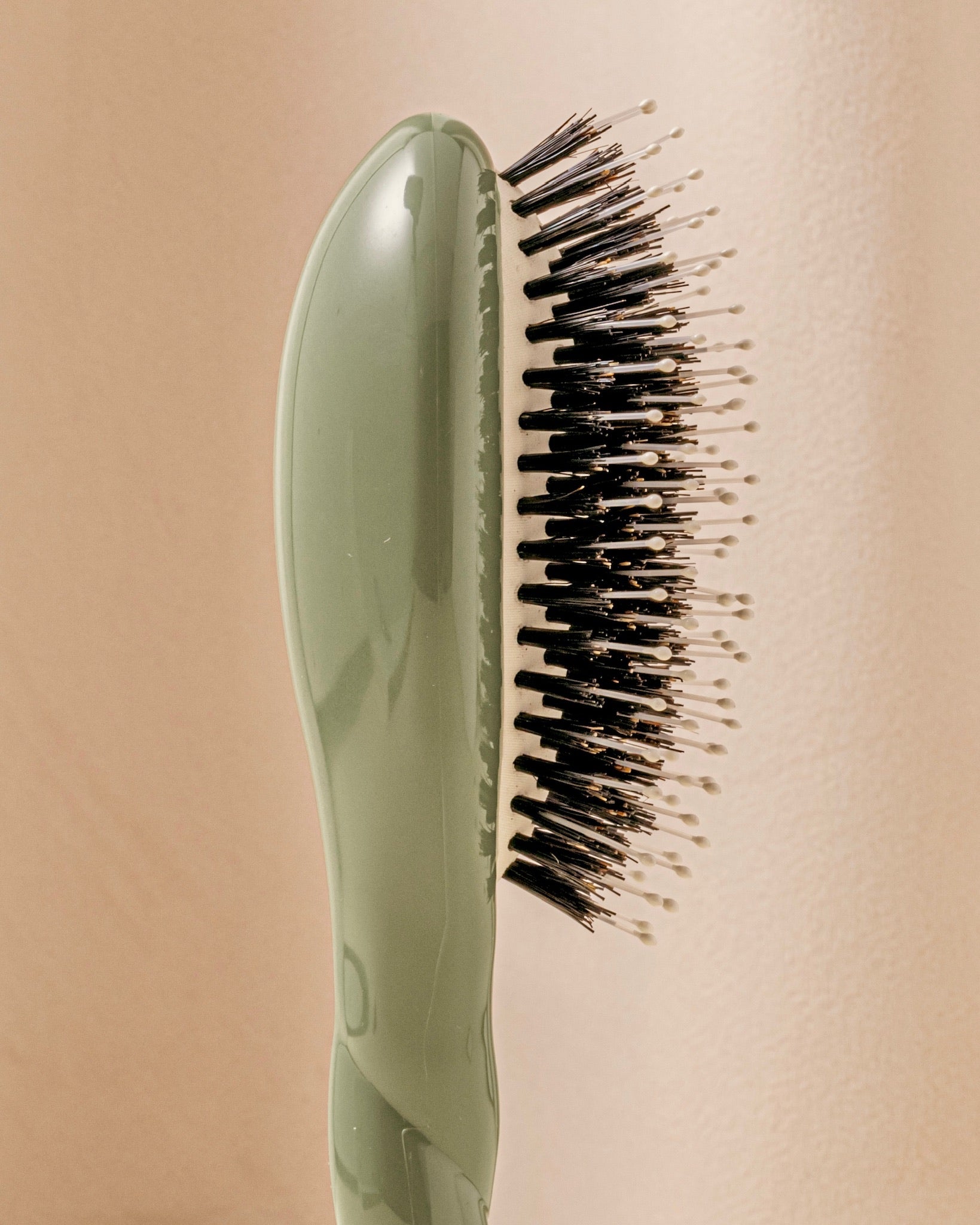 N.03 La Petite Brosse Cuir Chevelu Sensible l'Indispensable Douceur Vert Amande