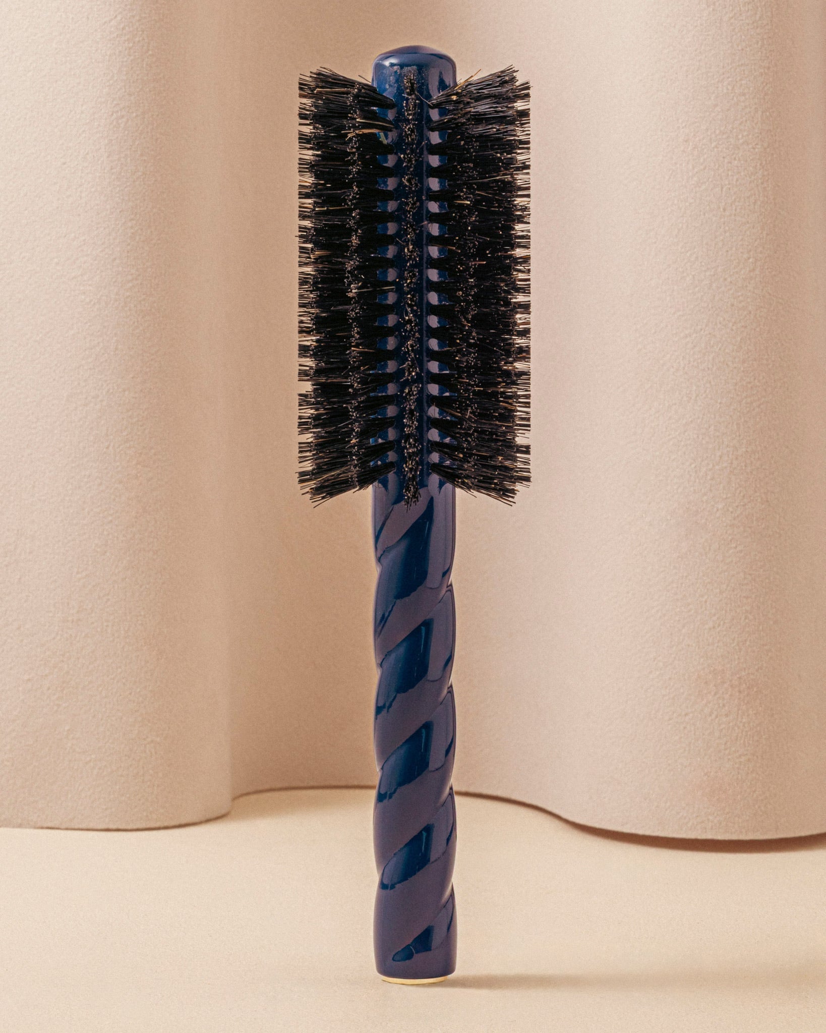 N.08 La Brosse Ronde Brushing Longueur & Mouvement Bleu Myrtille