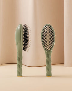 N.03 La Petite Brosse Cuir Chevelu Sensible l'Indispensable Douceur Vert Amande