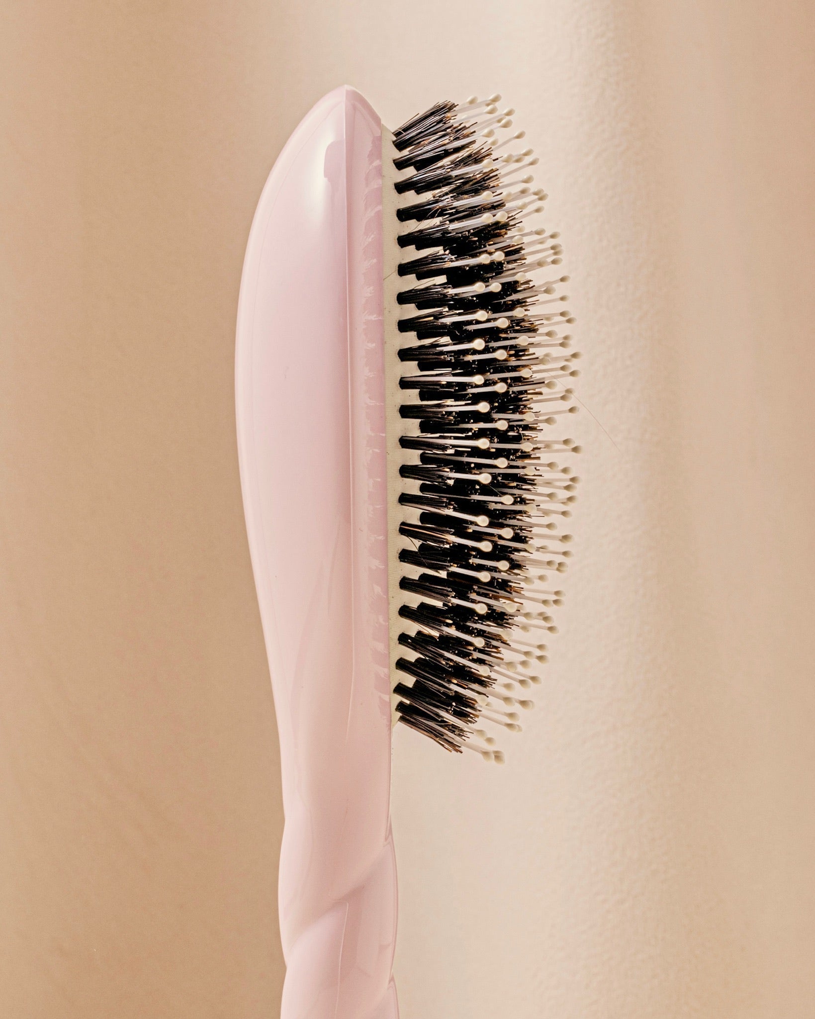N.03 La Brosse Cuir Chevelu Sensible l'Indispensable Douceur Rose Lilas