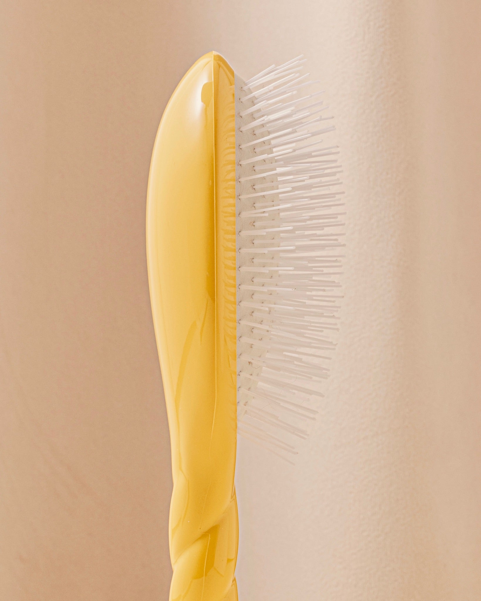 N.07 La Brosse Démêlante & Stimulante l'Intense Jaune Safran