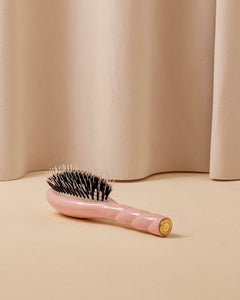 N.02 La Petite Brosse Démêlante & Soin l'Indispensable Rose Poudré