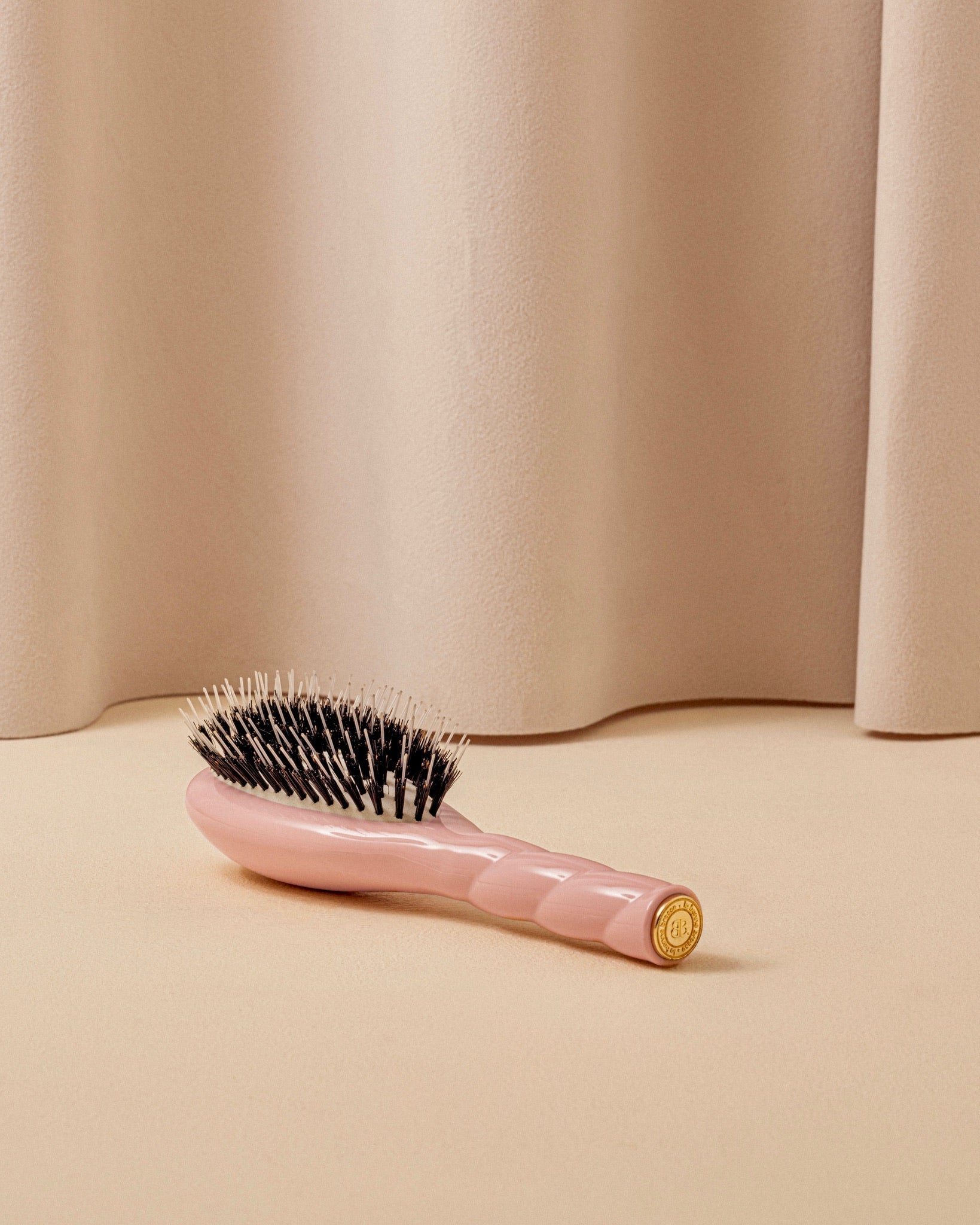 N.02 La Petite Brosse Démêlante & Soin l'Indispensable Rose Poudré