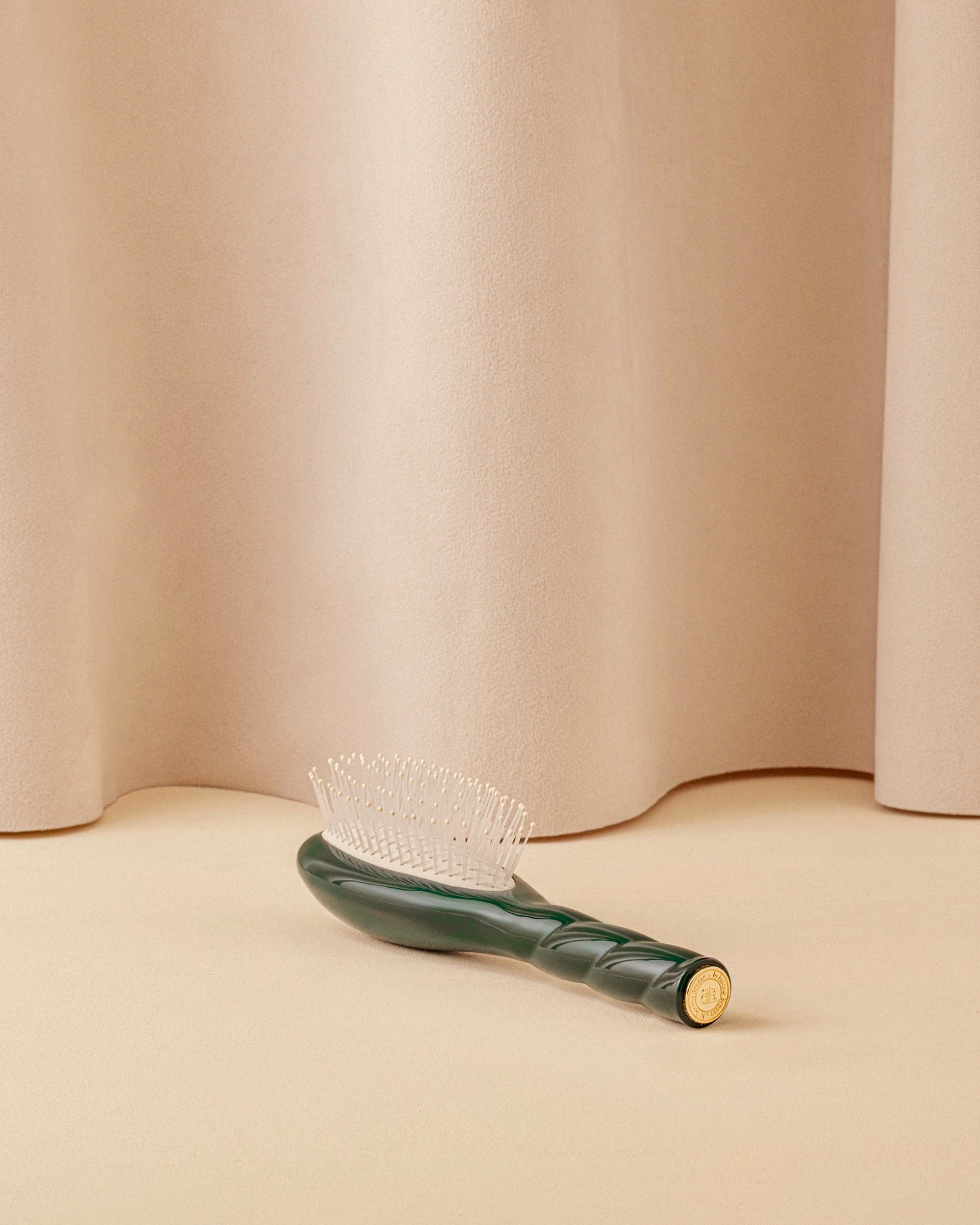 N.04 La Petite Brosse Démêlante & Massante La Miracle Vert Emeraude
