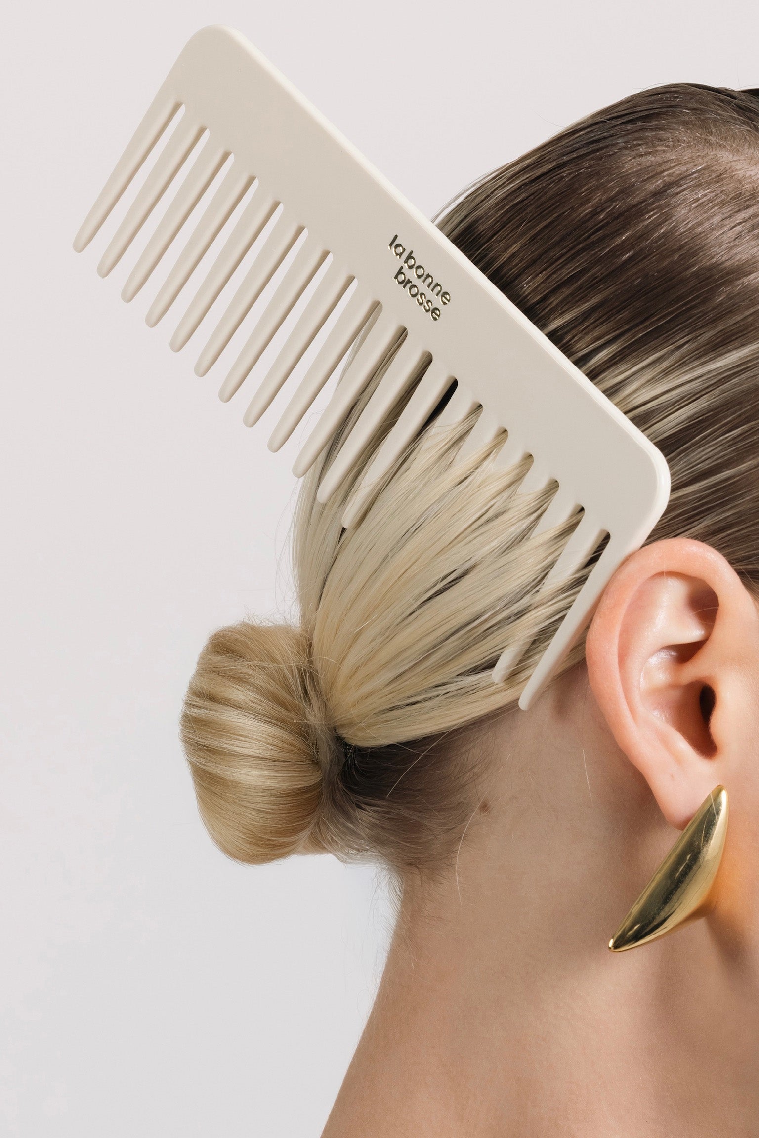 Le Peigne Large Démêlant en Acétate Blanc Crème