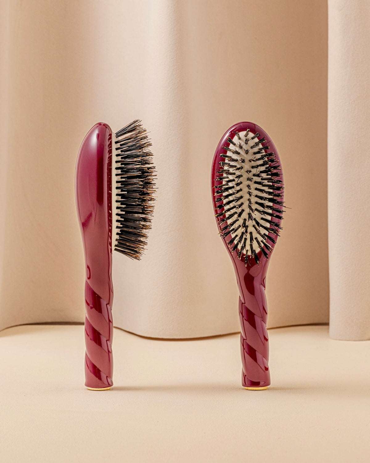 N.01 La Petite Brosse Brillance & Soin l’Universelle Rouge Cerise