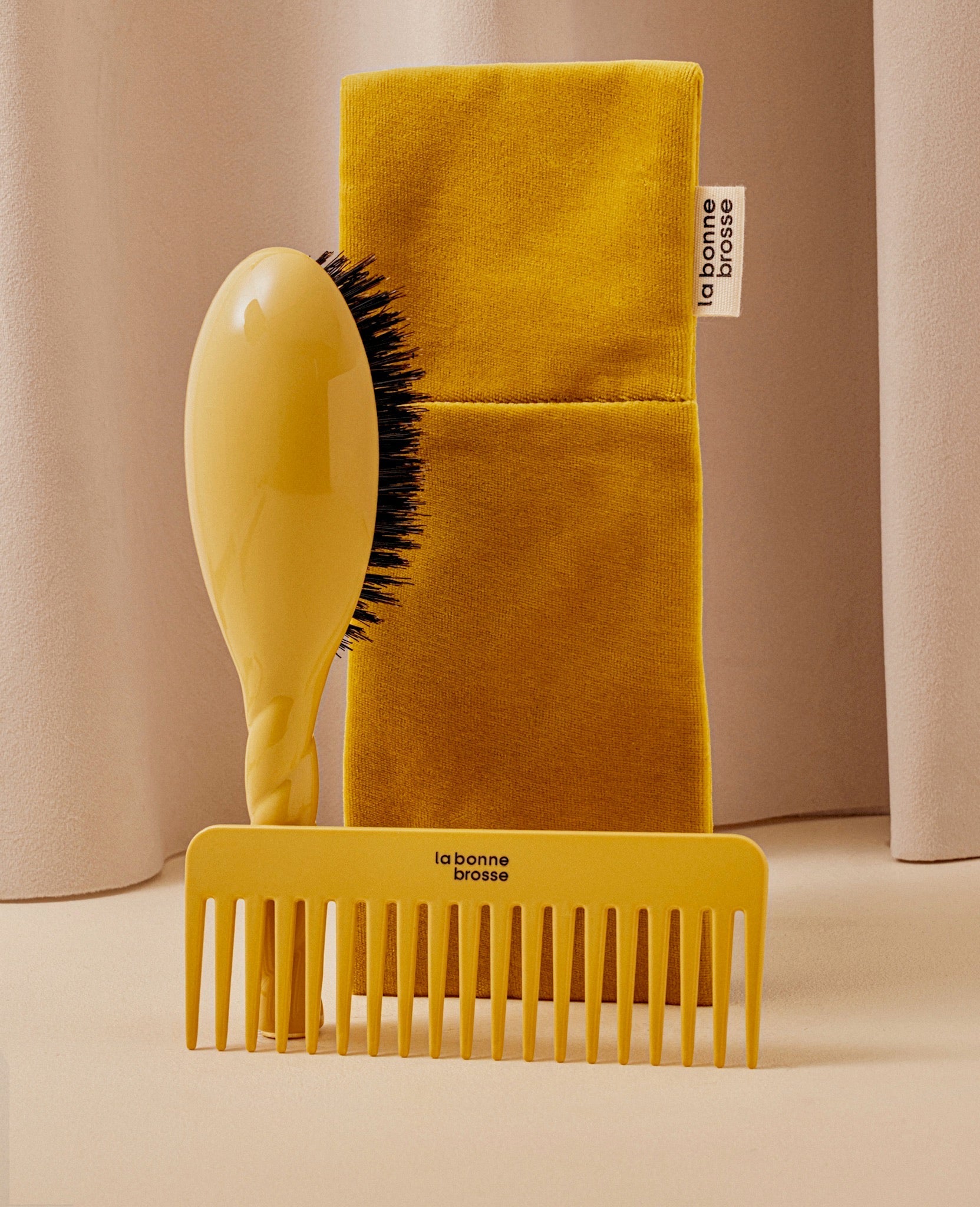 La Pochette "Grande Brosse" Jaune Safran