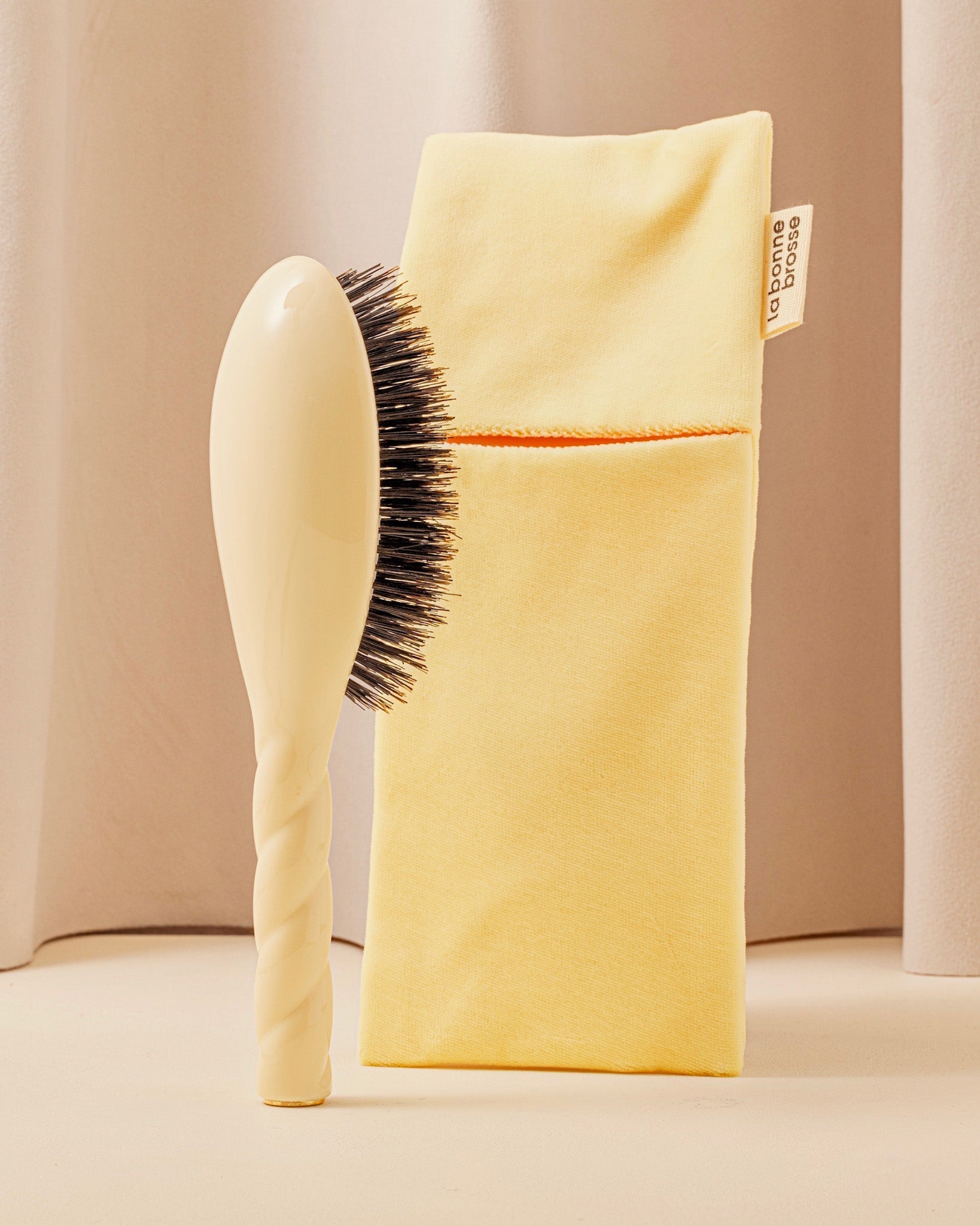 La Pochette "Grande Brosse" Ivoire Cair