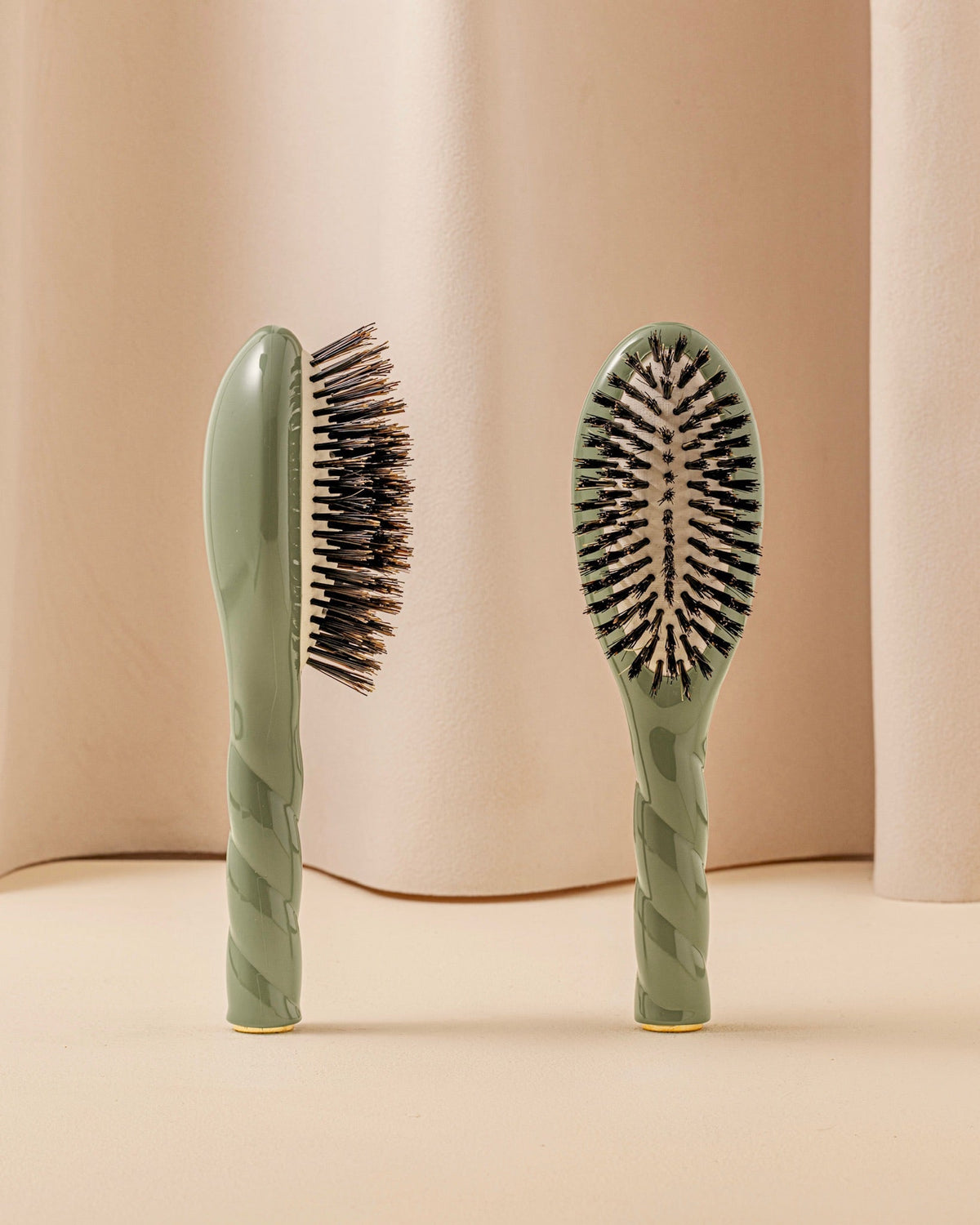 N.01 La Petite Brosse Brillance & Soin l’Universelle Vert Amande